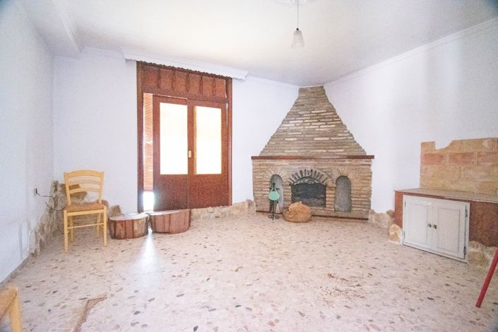 Image No.8-4 Bed House for sale
