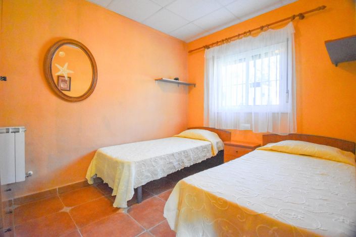 Image No.15-7 Bed House for sale