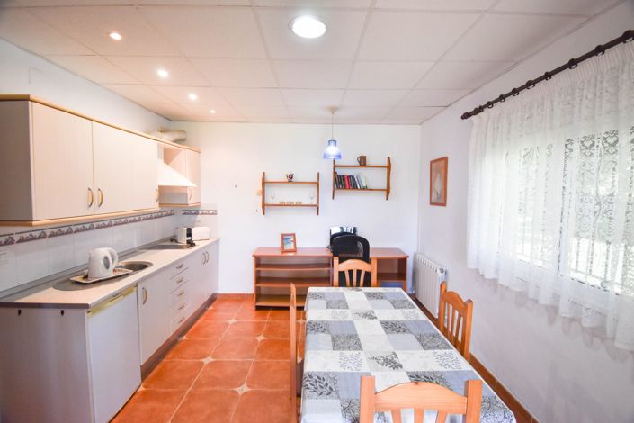Image No.18-7 Bed House for sale