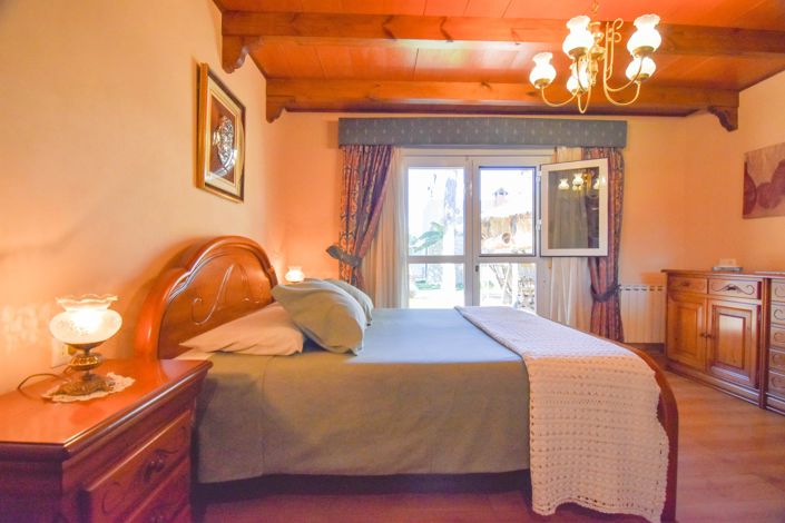 Image No.37-7 Bed House for sale