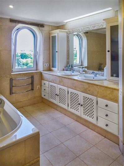 Image No.18-4 Bed Villa for sale