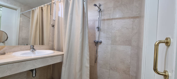 Image No.12-2 Bed Property for sale