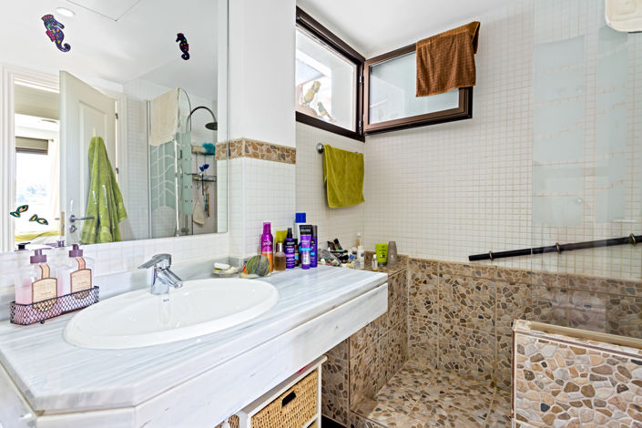 Image No.11-3 Bed Property for sale