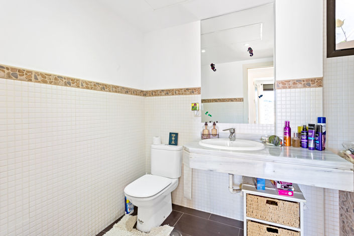 Image No.13-3 Bed Property for sale