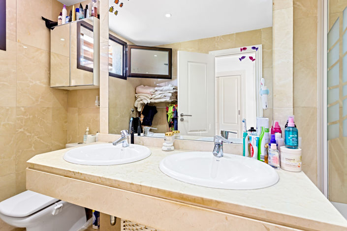 Image No.22-3 Bed Property for sale