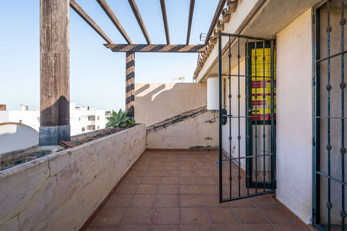 Image No.14-3 Bed Townhouse for sale