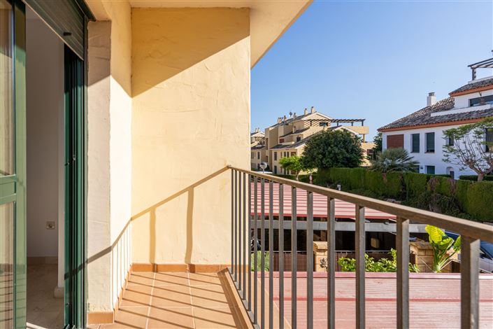 Image No.30-3 Bed Townhouse for sale