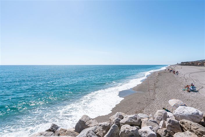 Image No.12-3 Bed Property for sale