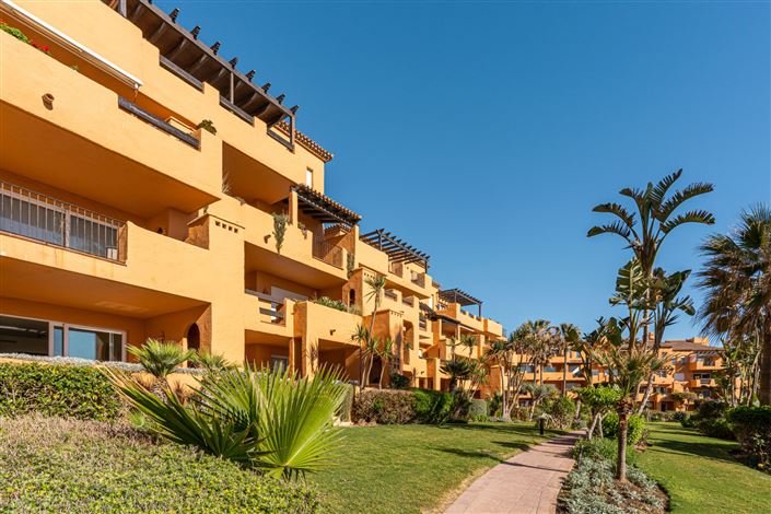 Image No.45-3 Bed Property for sale