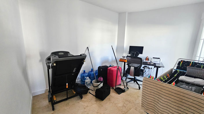 Image No.10-2 Bed Property for sale