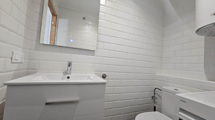 Image No.12-2 Bed Property for sale