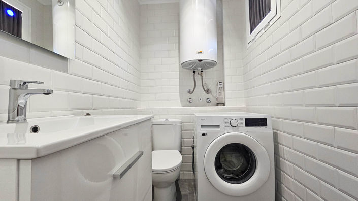 Image No.45-2 Bed Property for sale