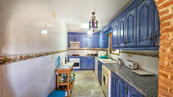 Image No.12-4 Bed House for sale