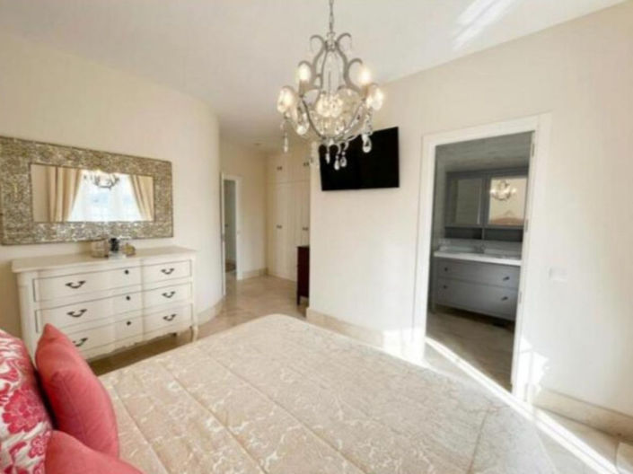 Image No.4-5 Bed House for sale