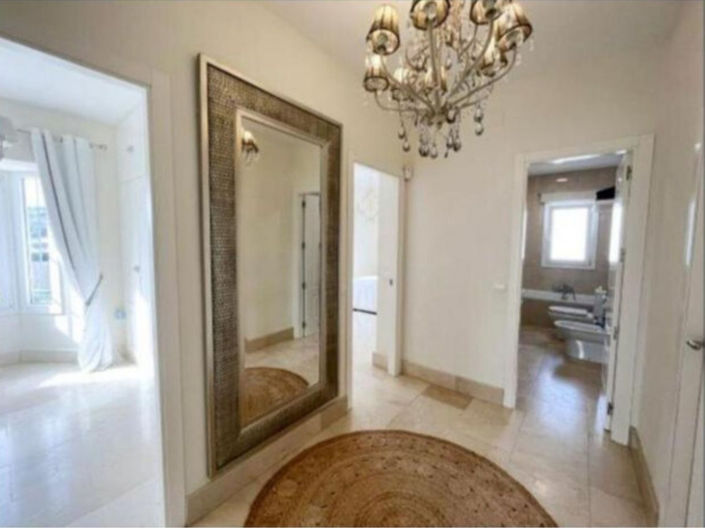 Image No.8-5 Bed House for sale