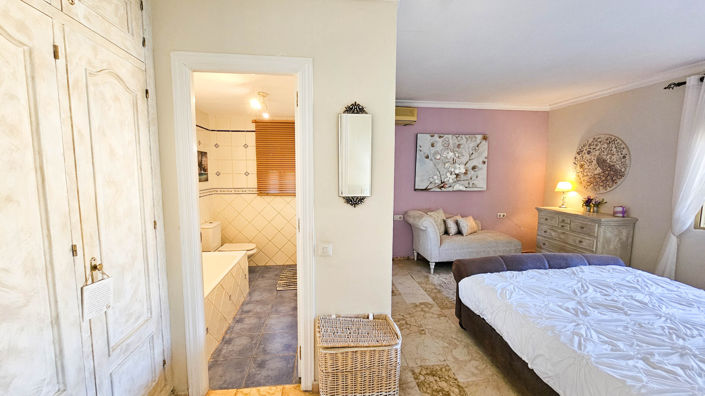 Image No.17-3 Bed Villa for sale