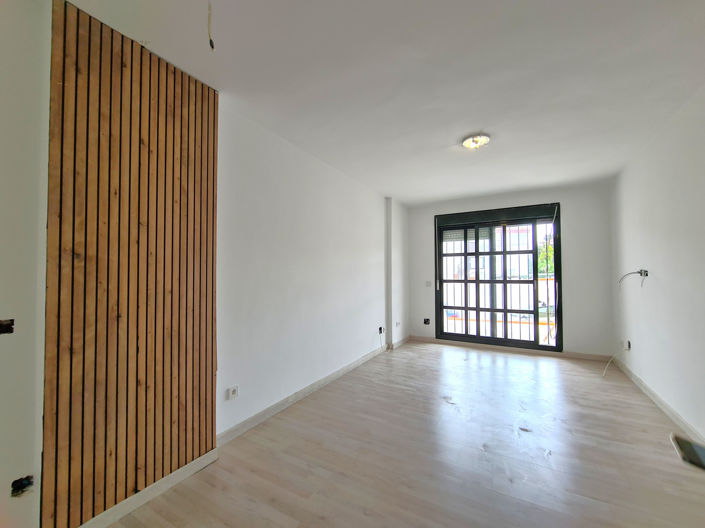 Image No.1-3 Bed Property for sale