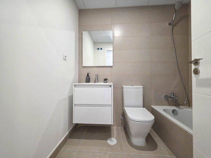 Image No.15-3 Bed Property for sale