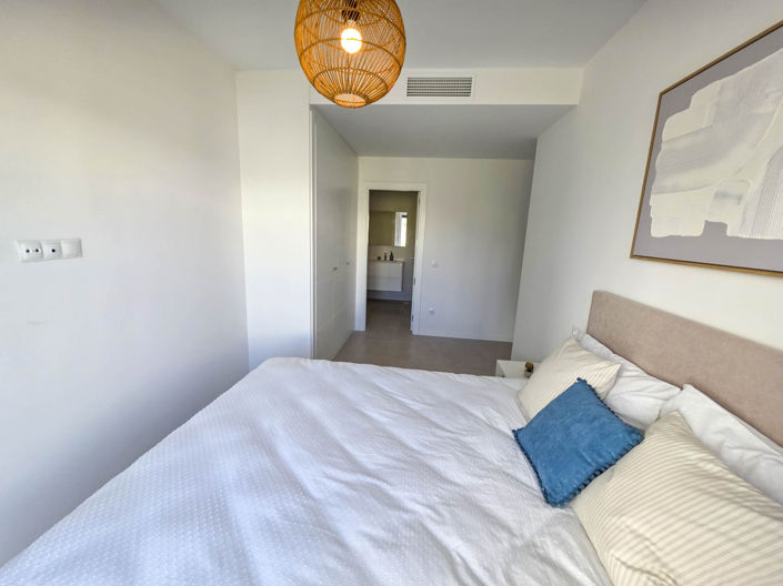 Image No.20-3 Bed Property for sale