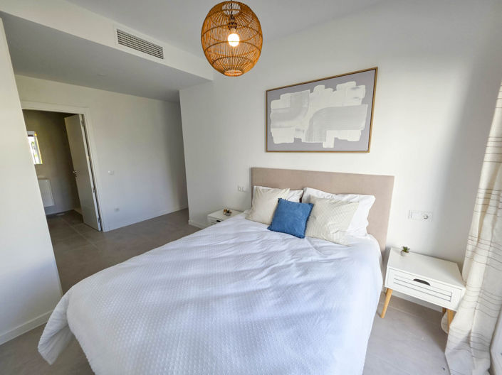 Image No.21-3 Bed Property for sale