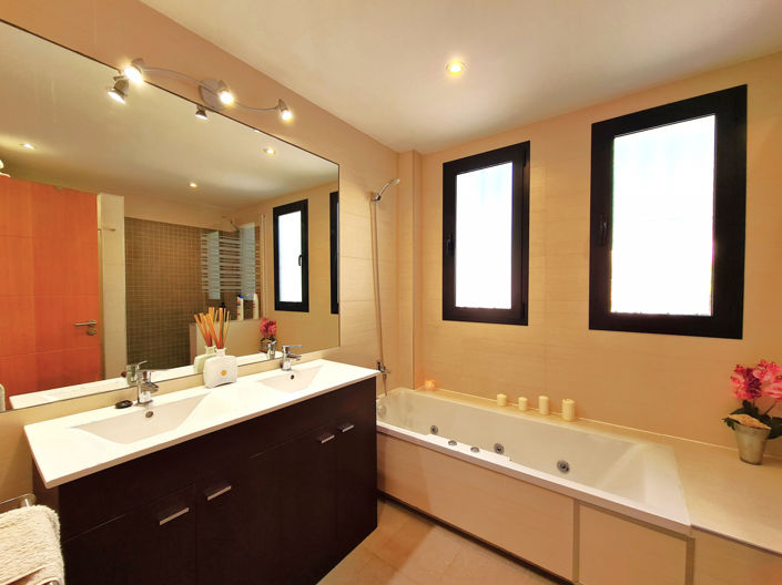 Image No.7-3 Bed Apartment for sale