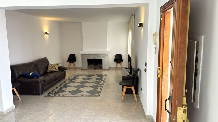 Image No.15-3 Bed House for sale