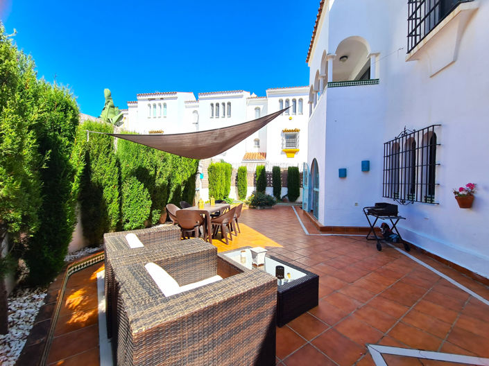 Image No.1-4 Bed House for sale