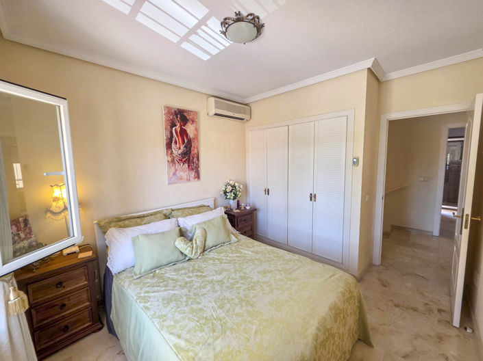 Image No.12-3 Bed Townhouse for sale