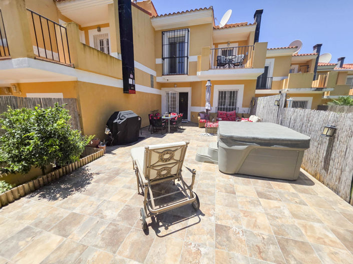 Image No.25-3 Bed Townhouse for sale