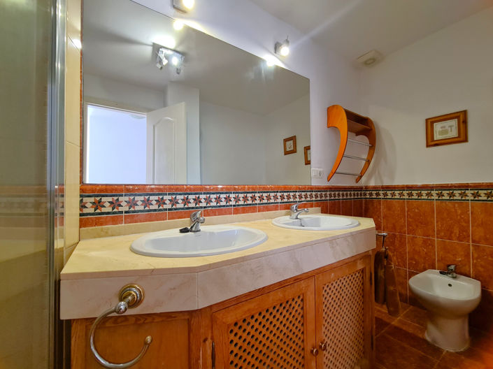 Image No.43-3 Bed Property for sale