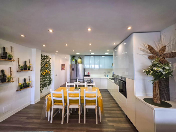 Image No.20-1 Bed Property for sale