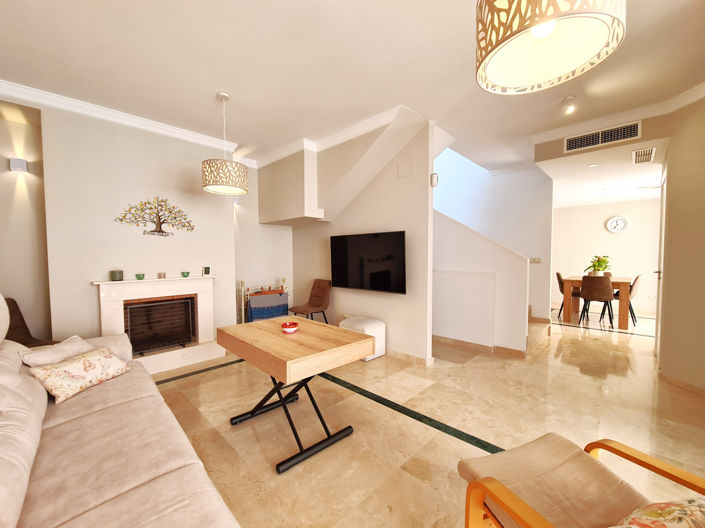 Image No.2-4 Bed House for sale