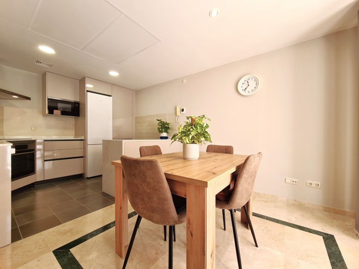 Image No.23-4 Bed House for sale