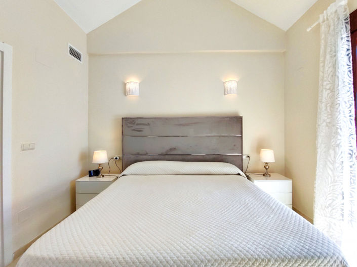 Image No.30-4 Bed House for sale