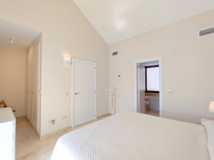 Image No.32-4 Bed House for sale