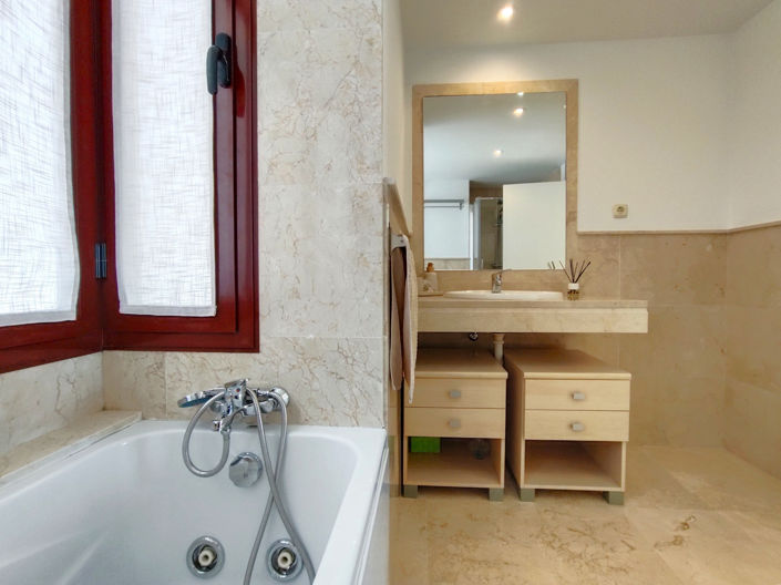 Image No.33-4 Bed House for sale