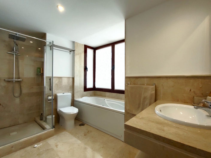 Image No.34-4 Bed House for sale