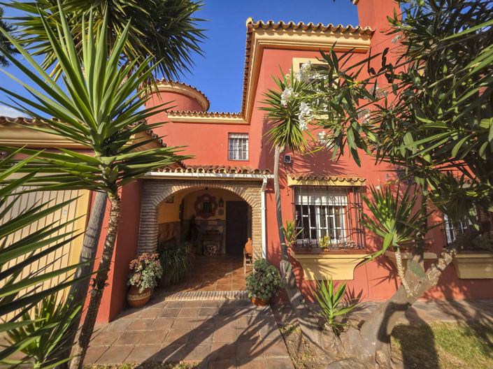 Image No.1-4 Bed House for sale