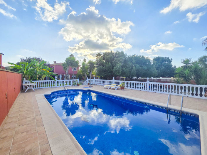 Image No.25-Villa de 4 chambres à vendre à Los Barrios