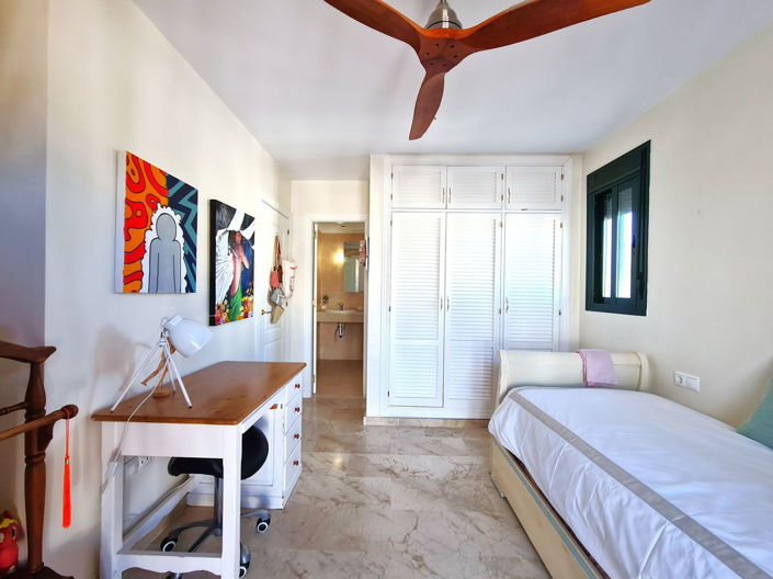 Image No.9-3 Bed House for sale