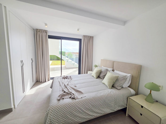 Image No.11-4 Bed House for sale