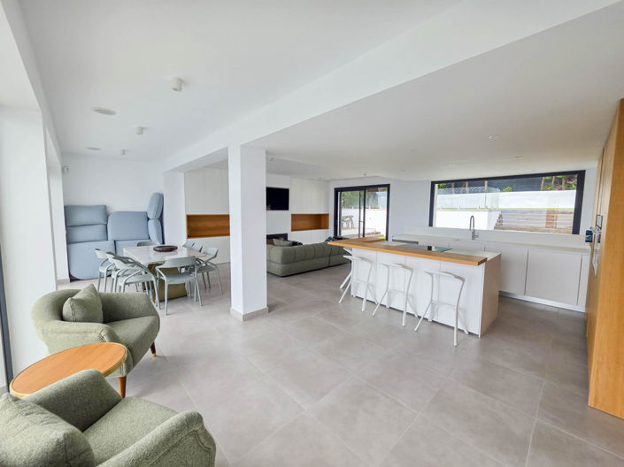 Image No.4-4 Bed House for sale