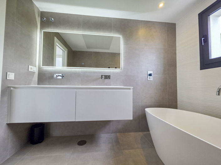 Image No.8-4 Bed House for sale