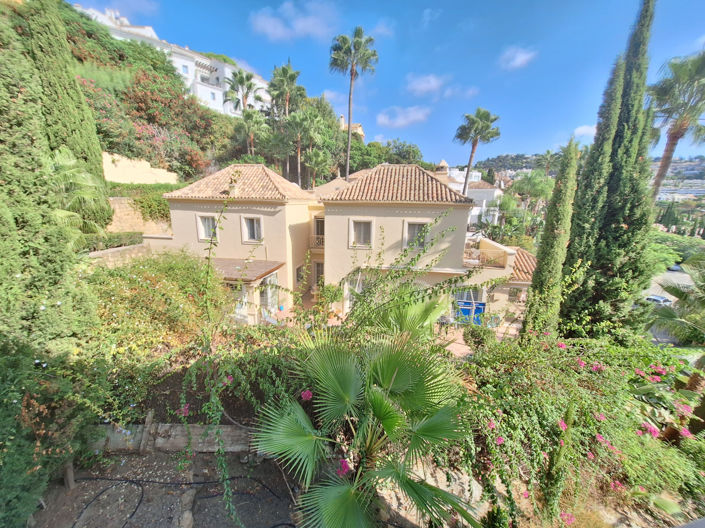 Image No.2-5 Bed Villa for sale