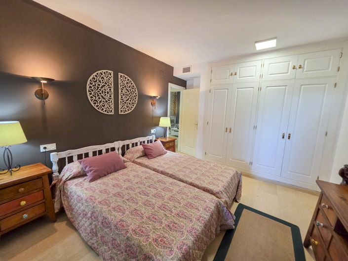 Image No.10-3 Bed Property for sale