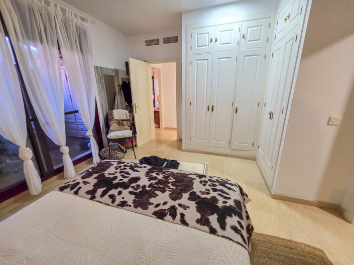 Image No.37-3 Bed Property for sale