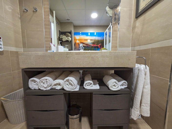 Image No.49-3 Bed Property for sale