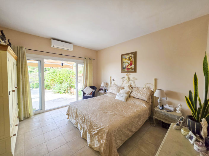 Image No.10-3 Bed Townhouse for sale