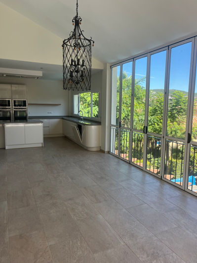 Image No.8-5 Bed House for sale