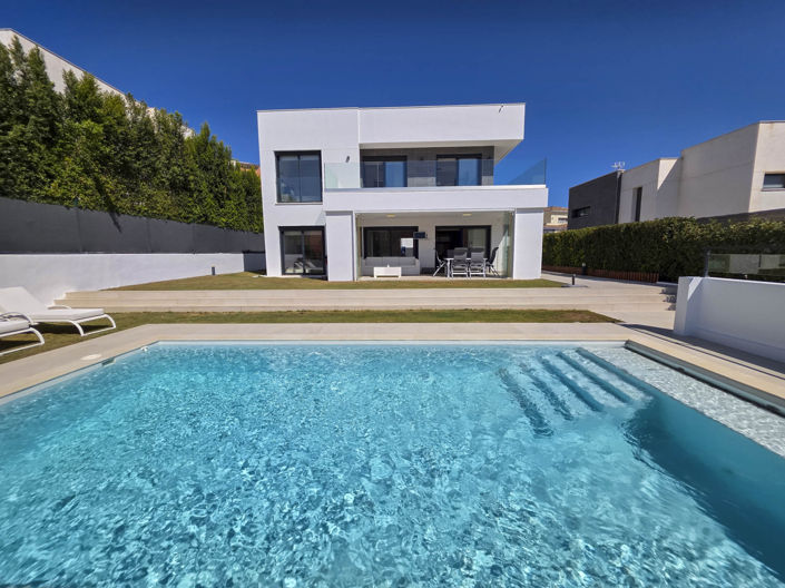 Image No.15-3 Bed House for sale